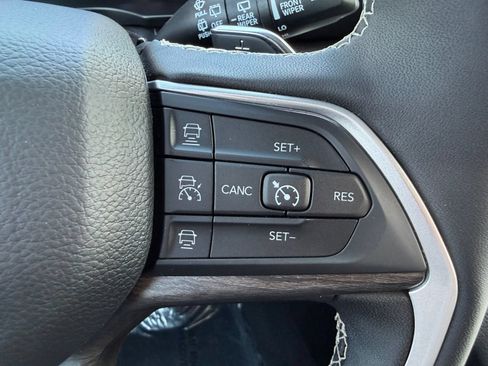 Used 2025 Jeep Grand Cherokee Limited w/ Black Appearance Package AWD/4WD image 25
