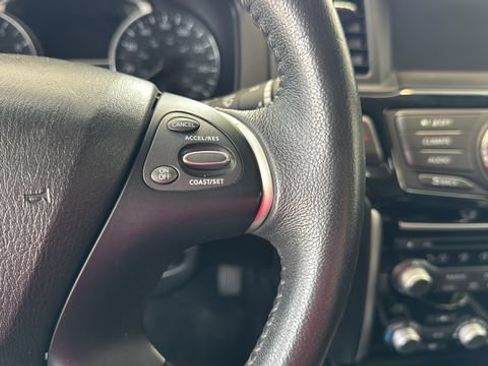 Used 2017 Nissan Pathfinder SV AWD/4WD image 15