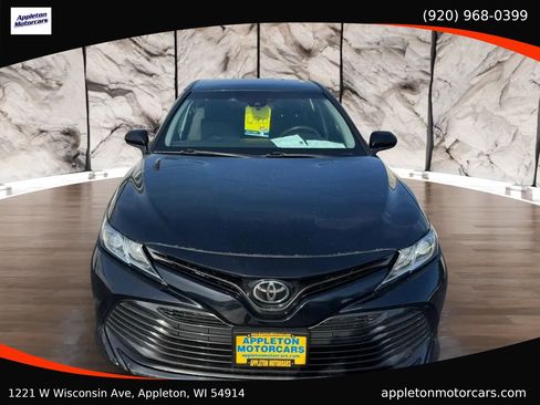 Used 2018 Toyota Camry LE FWD image 17