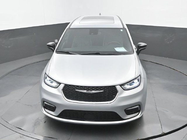 Used 2026 Chrysler Pacifica Limited FWD image 29
