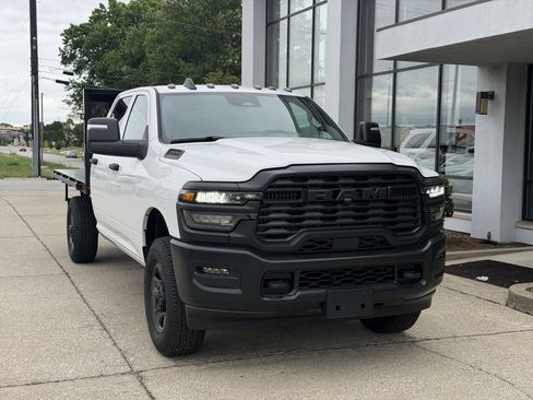 New 2026 RAM 3500 Tradesman AWD/4WD image 17