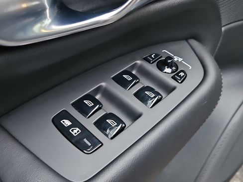 Used 2024 Volvo XC90 B5 Plus image 22