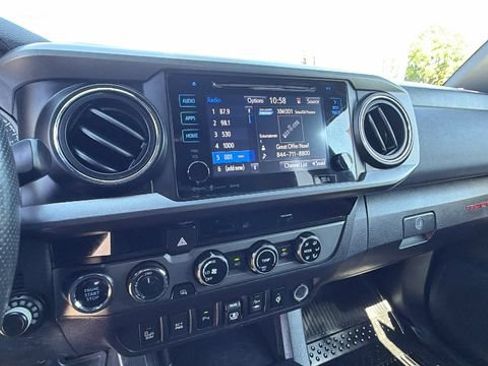 Used 2018 Toyota Tacoma TRD Off-Road w/ Technology Package AWD/4WD image 25