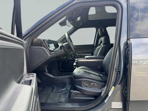 Used 2022 Rivian R1T Adventure image 19