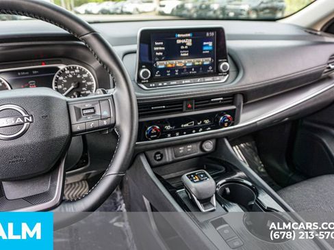 Used 2025 Nissan Rogue SV image 32