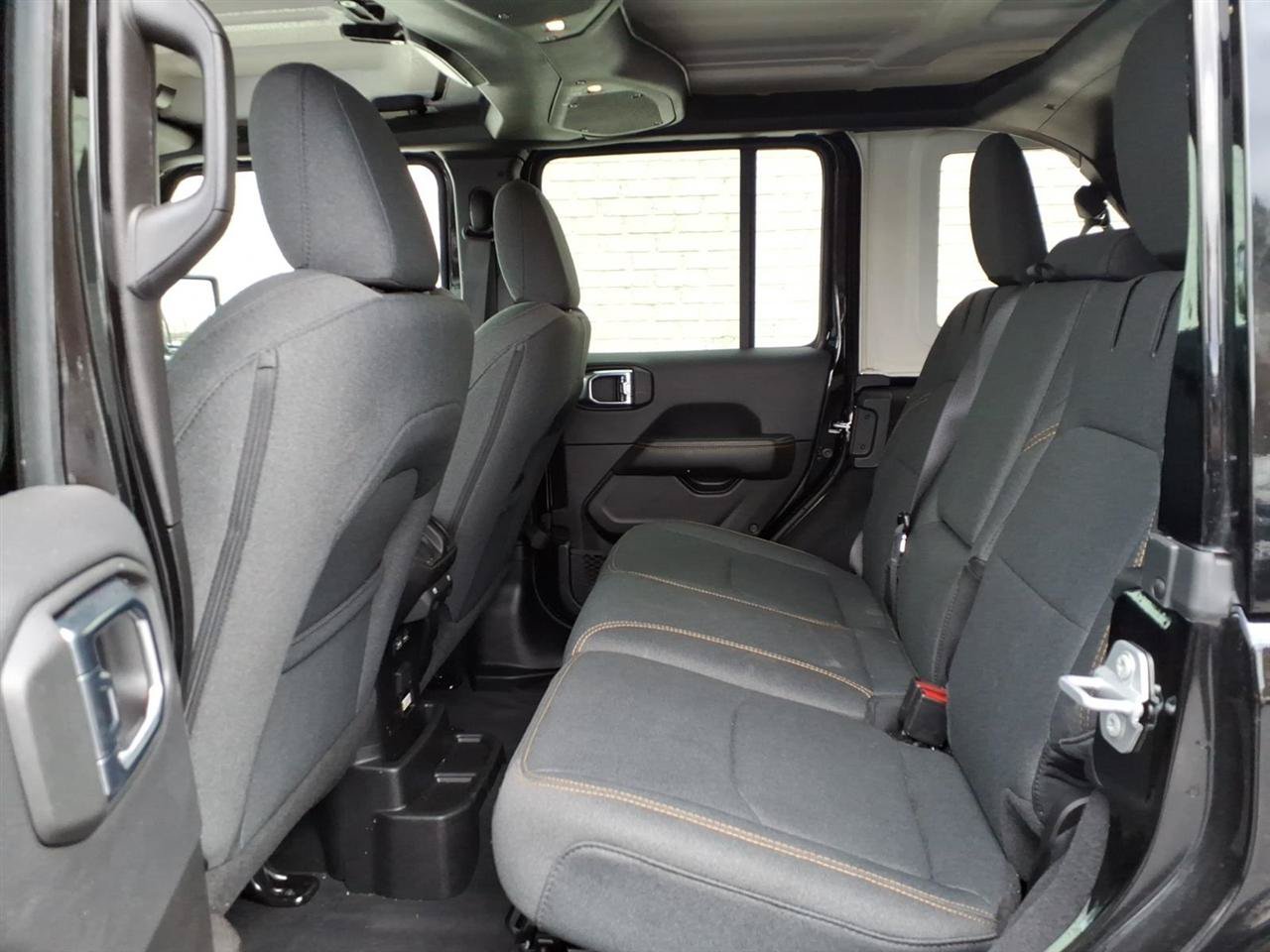 Used 2025 Jeep Wrangler Unlimited Sahara AWD/4WD image 13