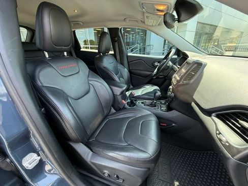Used 2019 Jeep Cherokee Trailhawk AWD/4WD image 8