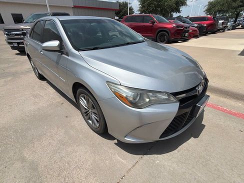 Used 2015 Toyota Camry SE FWD image 4