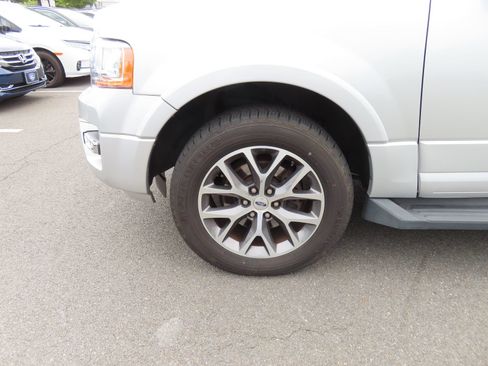 Used 2017 Ford Expedition XLT w/ Equipment Group 201A RWD image 9