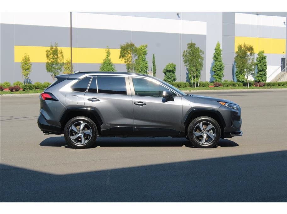 Used 2021 Toyota RAV4 SE w/ Weather & Moonroof Package AWD/4WD image 4