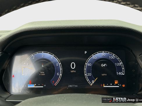 Used 2023 Jeep Grand Cherokee Laredo AWD/4WD image 25
