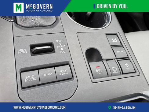 Used 2023 Toyota Highlander XLE AWD/4WD image 32