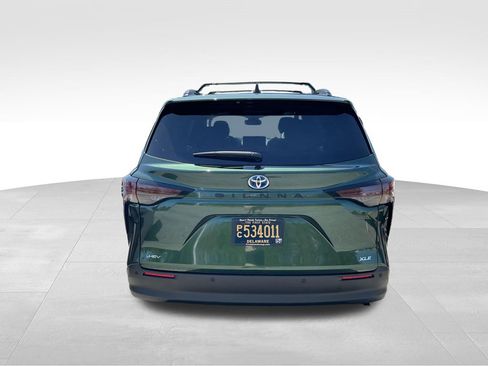 Used 2025 Toyota Sienna XLE image 8