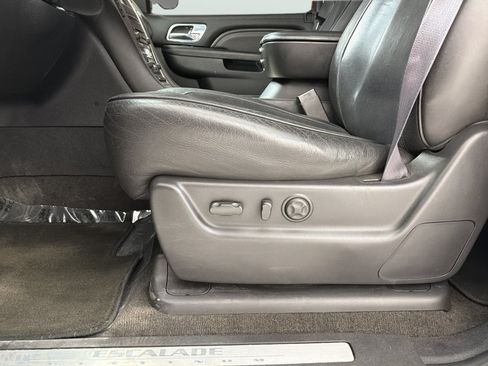 Used 2013 Cadillac Escalade Platinum AWD/4WD image 19