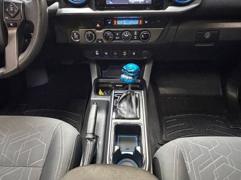 Used 2016 Toyota Tacoma TRD Sport w/ Premium & Technology Package AWD/4WD image 15