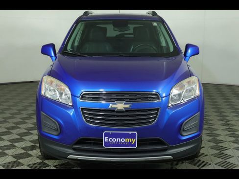 Used 2016 Chevrolet Trax LT w/ LT Sun and Sound Package AWD/4WD image 3