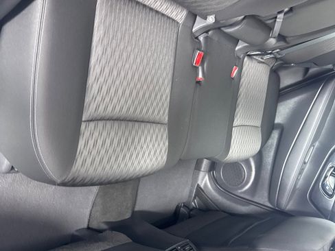 Used 2018 Nissan Rogue S image 21