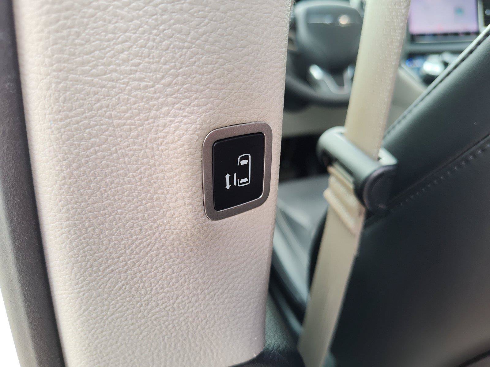 Used 2024 Chrysler Pacifica Touring-L FWD image 26