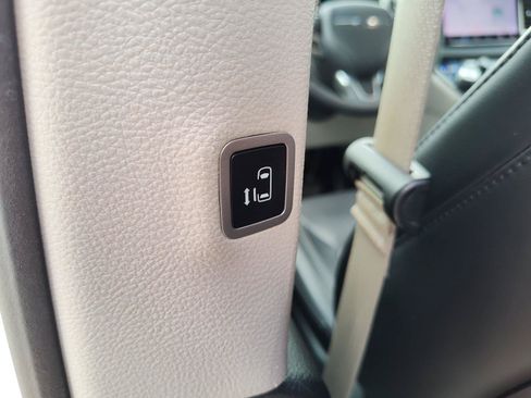 Used 2024 Chrysler Pacifica Touring-L FWD image 26