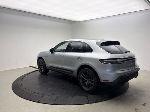 Certified 2024 Porsche Macan AWD/4WD image 3