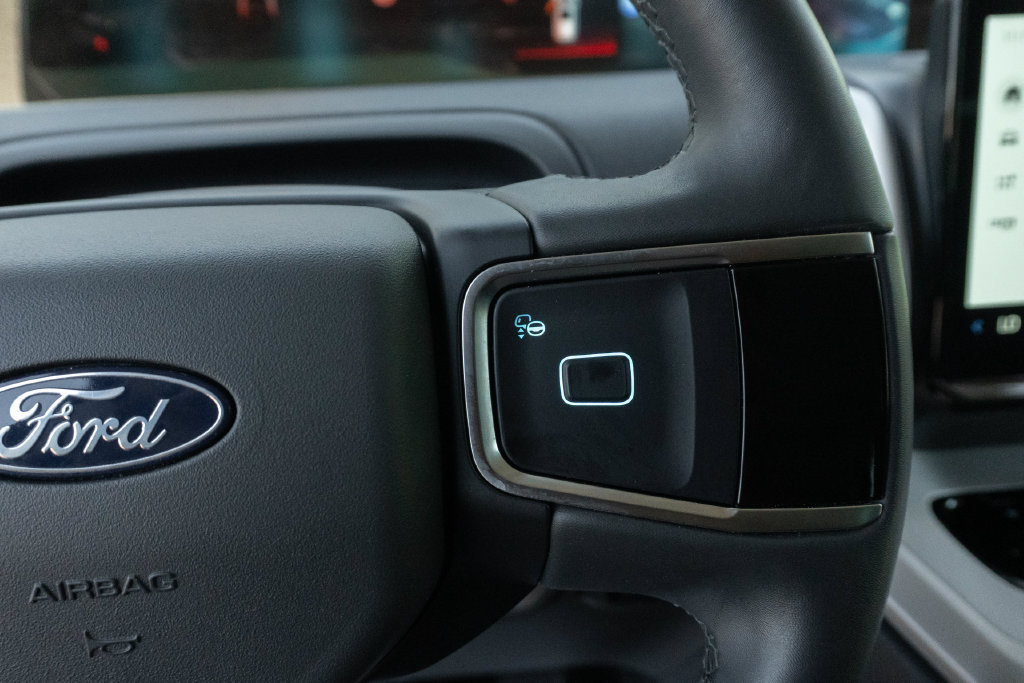 Used 2025 Ford Expedition Active RWD image 31