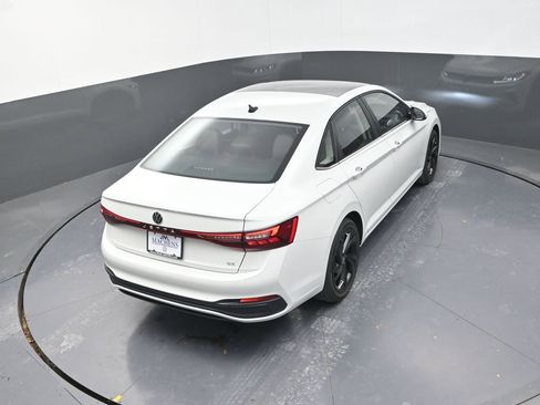 New 2026 Volkswagen Jetta SE FWD image 19