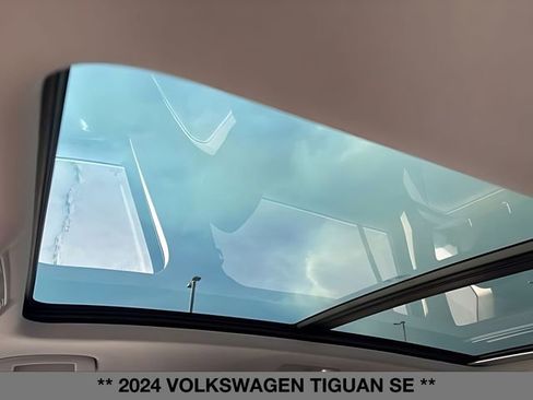 Used 2024 Volkswagen Tiguan SE AWD/4WD image 28