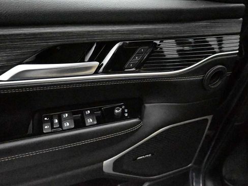 Used 2024 Jeep Wagoneer L Series II w/ Flexible Seating Group AWD/4WD image 12