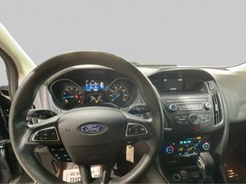 Used 2018 Ford Focus SE image 12