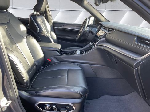 Used 2024 Jeep Grand Cherokee Overland w/ Advanced Protech Group III image 16