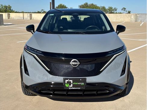 Used 2023 Nissan Ariya AWD image 2