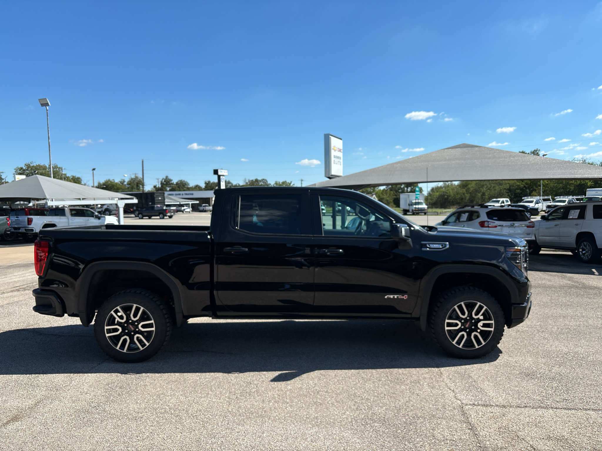 New 2026 GMC Sierra 1500 AT4 w/ AT4 Premium Package AWD/4WD image 4