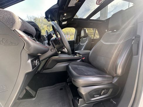 Used 2025 Ford Explorer ST image 7