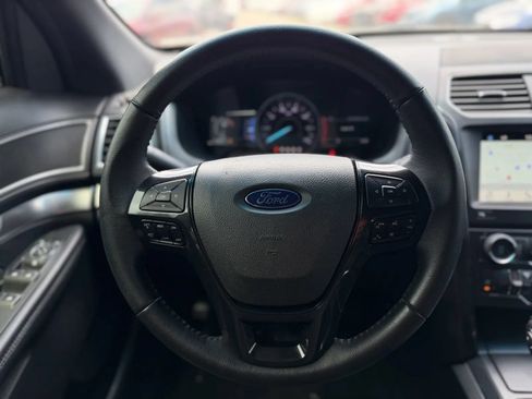 Used 2018 Ford Explorer XLT w/ Equipment Group 202A AWD/4WD image 23