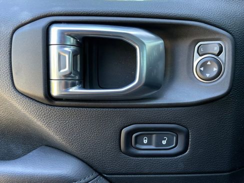 Used 2021 Jeep Wrangler Unlimited Sahara AWD/4WD image 12