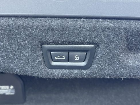 Used 2025 BMW i5 xDrive40 w/ Premium Package image 12