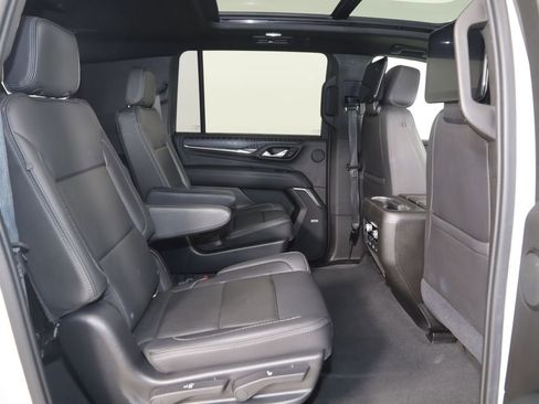 Used 2021 GMC Yukon XL Denali w/ Advanced Technology Package image 14