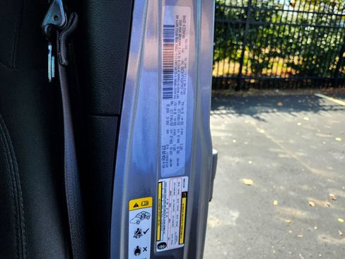 Used 2018 Jeep Wrangler Unlimited Sahara image 32