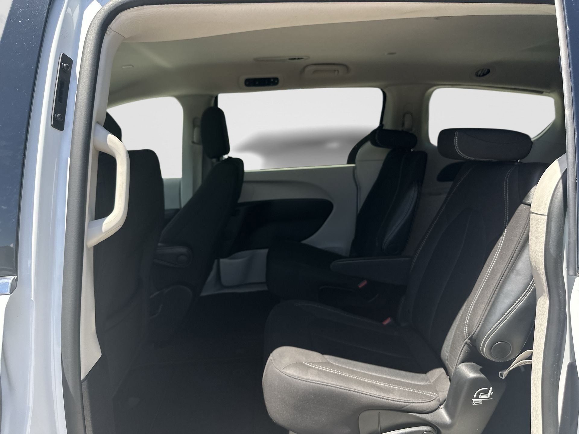Used 2023 Chrysler Voyager LX FWD image 23