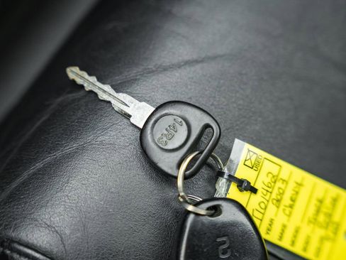 Used 2003 Chevrolet SSR w/ Preferred Equipment Group image 37