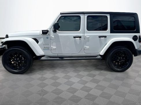 Used 2023 Jeep Wrangler Unlimited Sahara w/ Cold Weather Group AWD/4WD image 9