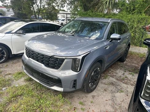 Certified 2025 Kia Sorento S FWD image 3