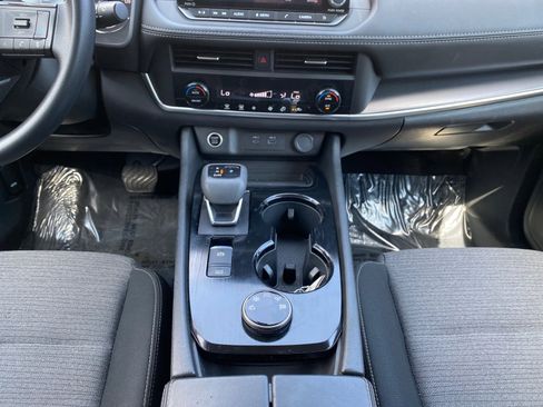 Used 2023 Nissan Rogue SV image 11