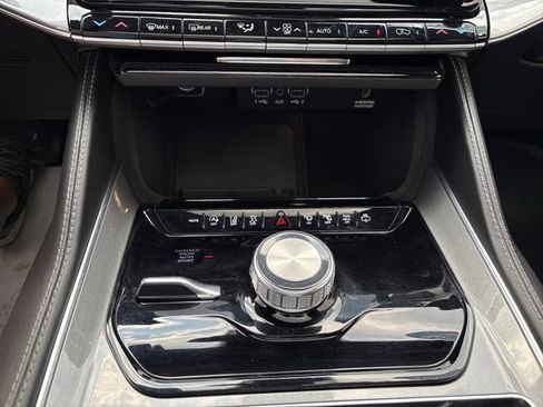 Used 2022 Jeep Wagoneer Series I AWD/4WD image 18