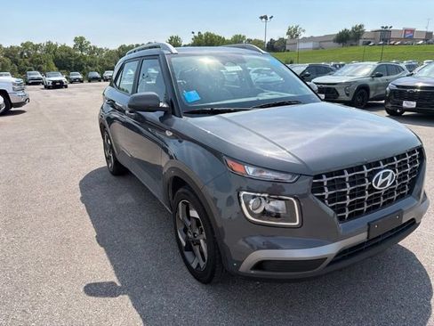 Used 2025 Hyundai Venue SEL FWD image 7