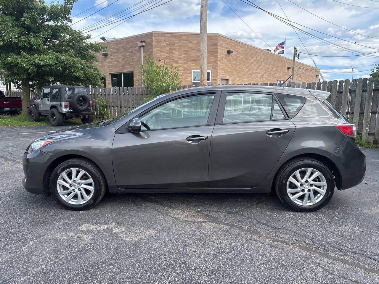 Used 2012 MAZDA MAZDA3 i Touring FWD image 2