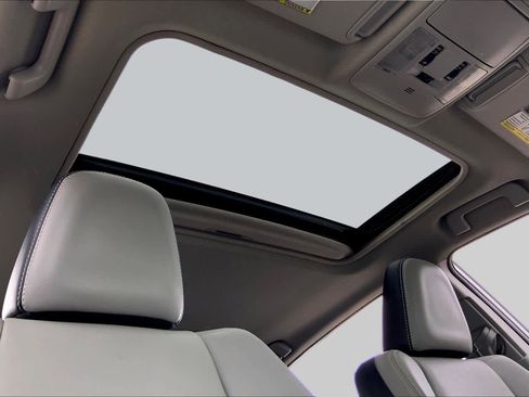 Used 2017 Toyota RAV4 Platinum AWD/4WD image 14