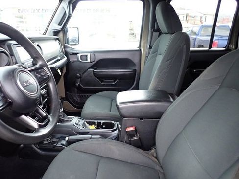 Used 2020 Jeep Gladiator Sport image 14