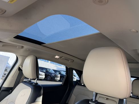 Used 2020 Ford Escape Titanium image 13