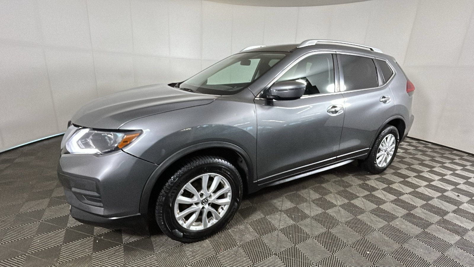 Used 2018 Nissan Rogue SV AWD/4WD image 7